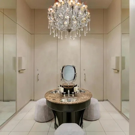 The College Amsterdam, Autograph Collection Hotel