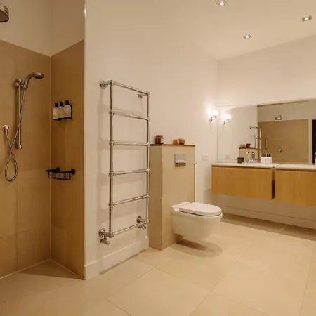 Sophisticated In بيت شباب *