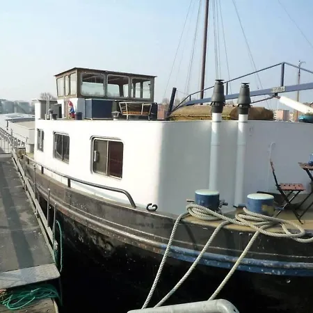 Houseboat Captain's Quarters In Harbour Botel Amsterdam