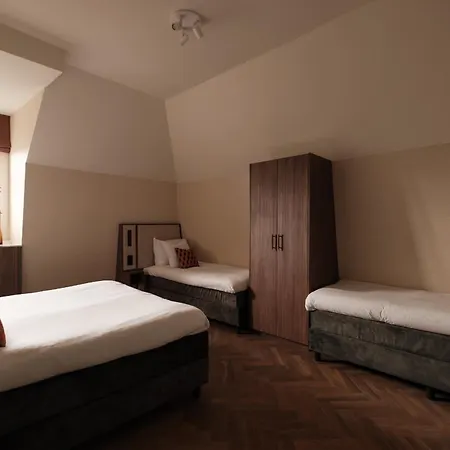 Hotell House Of Adam 4*