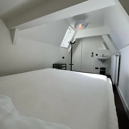 Amigo Budget Hostel *