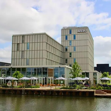 Yotel מלון 4*
