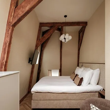 Hotell House Of Adam