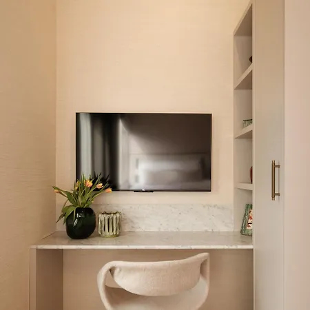 Hotell House Of Adam 4*