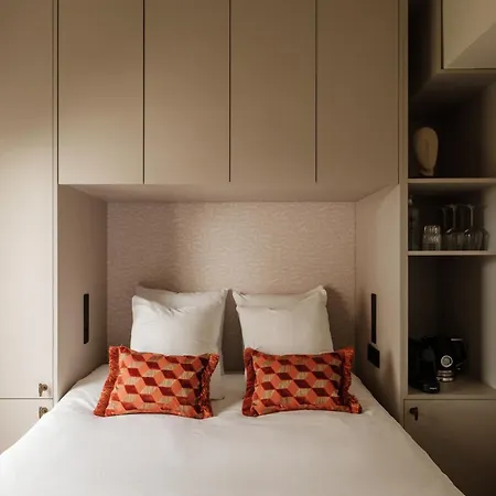 Hotell House Of Adam 4*