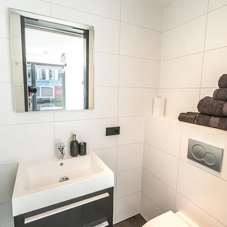 2 Houseboat Prinsengracht Bed & Breakfast *