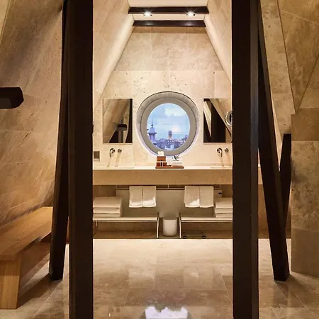 Conservatorium Hotel 5*