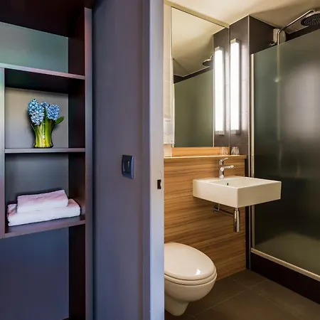 Hotel Campanile Y Restaurante Zuid Oost 3*