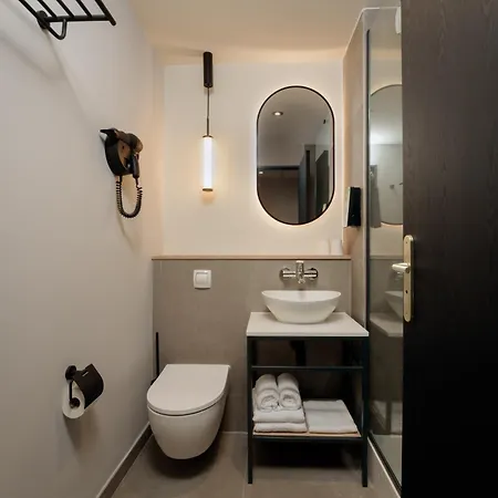Campanile Y Restaurante Zuid Oost 3*