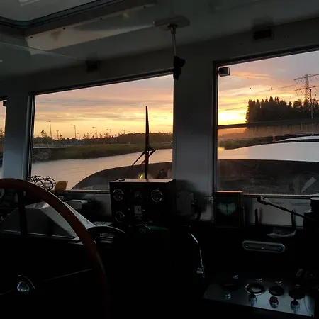 Euphrate Houseboat Botel Amsterdam