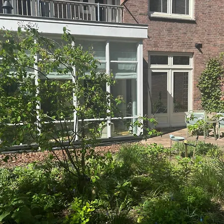 Spacious With Garden In Centre