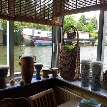 Anna's Houseboat Amsterdam
