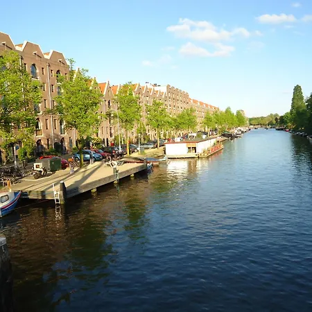 Anna's Houseboat Bed & Breakfast Amsterdam