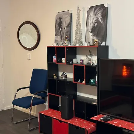 Entire In A Shared In Noord Close To The Center Station Apartment *