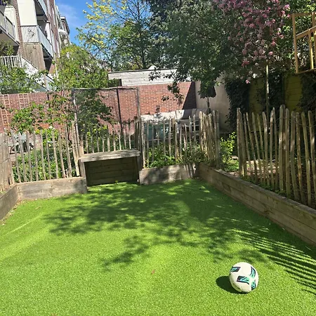 Apartment Spacious With Garden In Centre *
