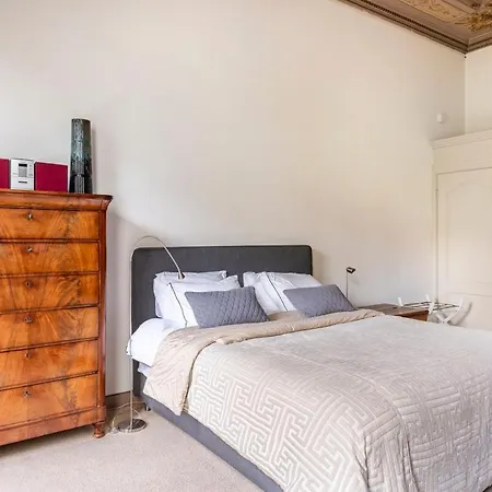 Beautiful & Well-located Canal Apartament