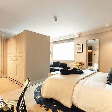 Hotel 717