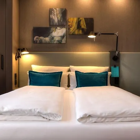 Hotel One Amsterdam-waterlooplein 3*