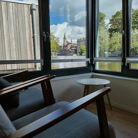 Charming Houseboat In Botel *