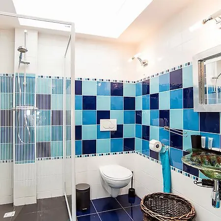 Rose 170 Bed & Breakfast 5*