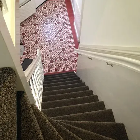 לינה וארוחת בוקר House No 7 2*