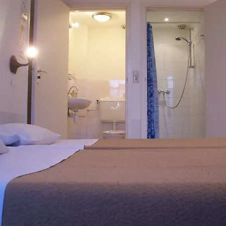 Pax Hotel *