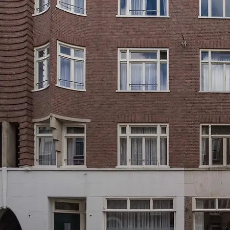 לינה וארוחת בוקר House No 7