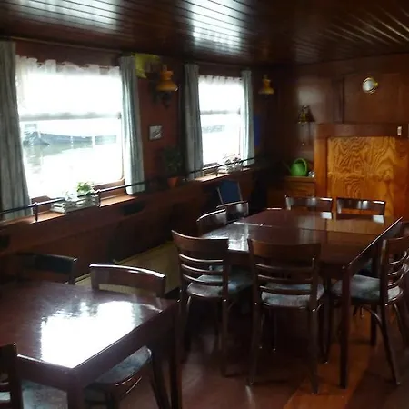 Hotel en barco Anna Maria Ii *