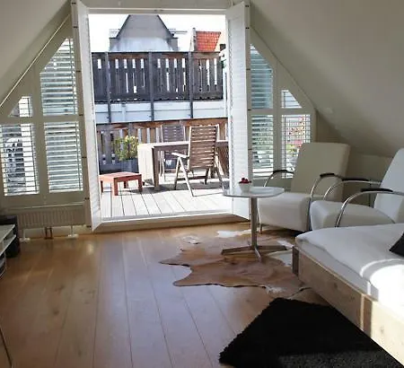 Bed & Breakfast On The Roof 2*