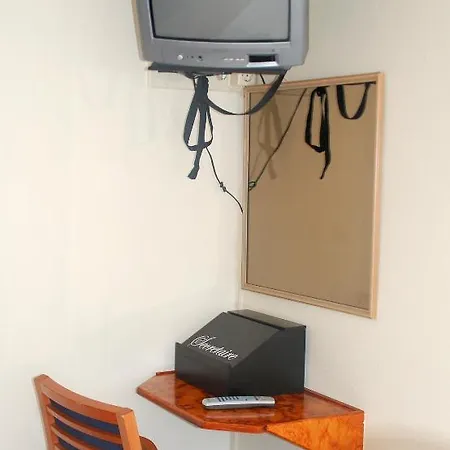 Budget Hostel Bargain Toko *