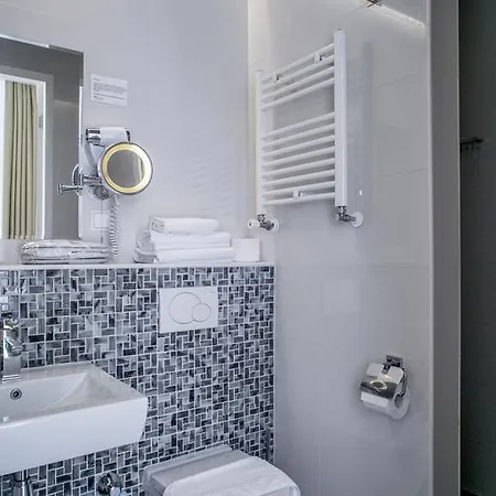 Hotel Larende 3*