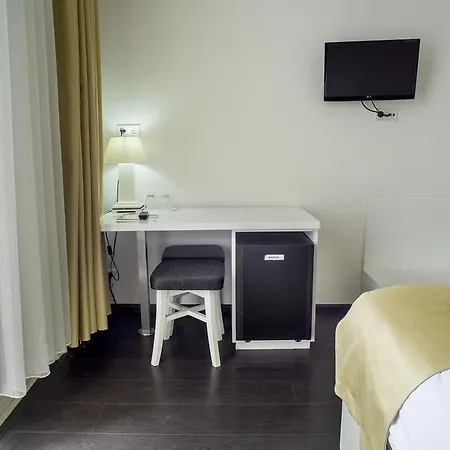 Hotel Larende 3*