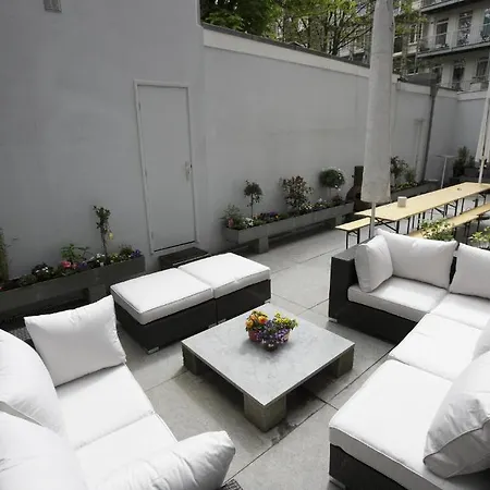 Alexander's Guest house 2*