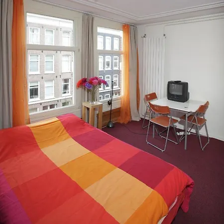 Alexander's Guest house 2*