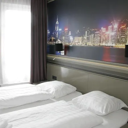 Tourist One Hotel 2*