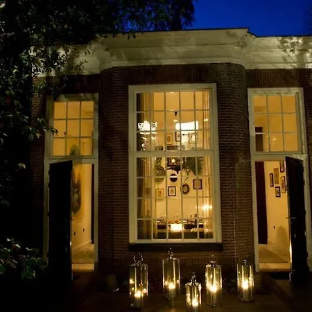 Canal House 4*