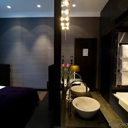 Canal House 4*