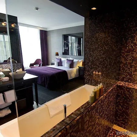 Canal House 4*