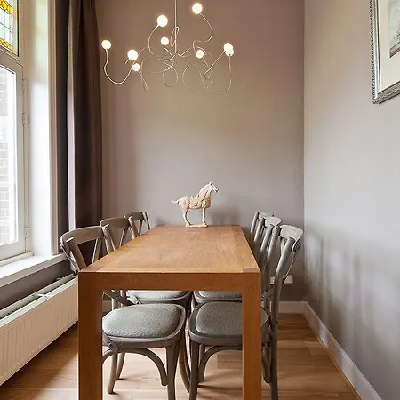 Leidseplein Hostel *