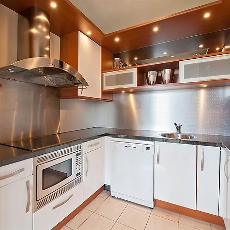 Leidseplein Hostel *
