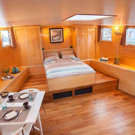 Bed and breakfast Houseboat Ms 3 Gebroeders *