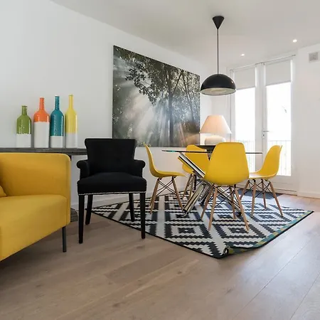 Ruby Van Gogh Apartment