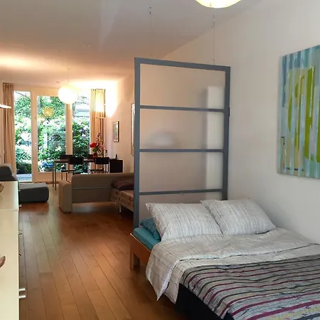 Bed & Breakfast Studio Garden View *