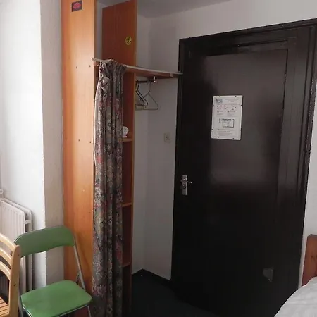 Hotel Crown Hotel *