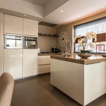 Houseboat-apartment Sumatra Ботель 3*
