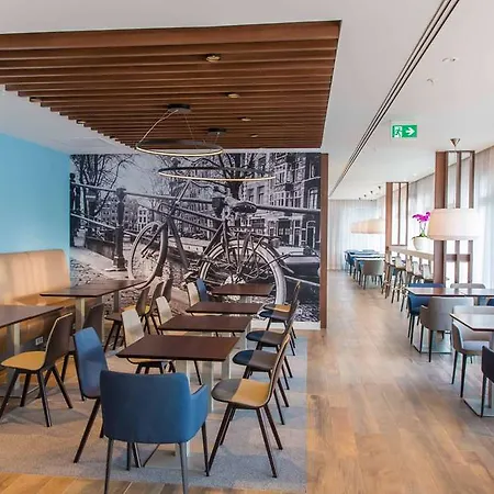 Hampton By Hilton Centre East Hotel