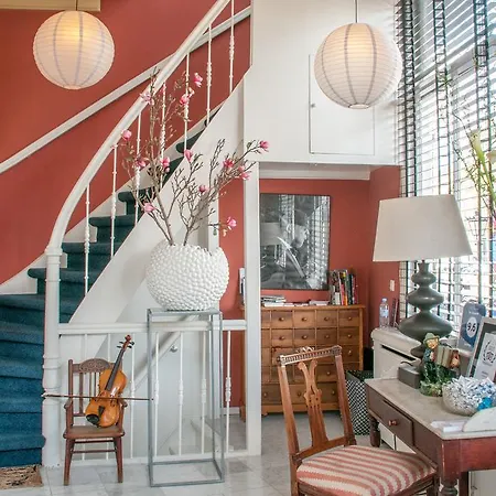 The Vanguard Bed & Breakfast 2*