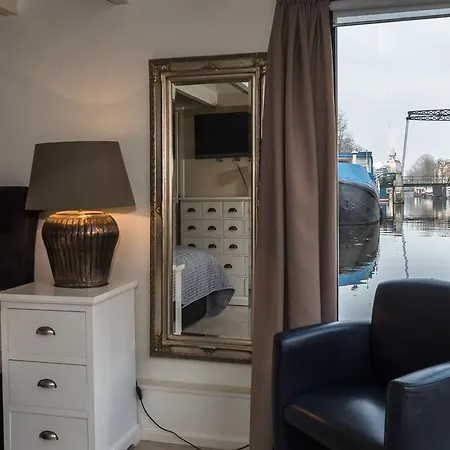 Ботель Houseboat-apartment Sumatra