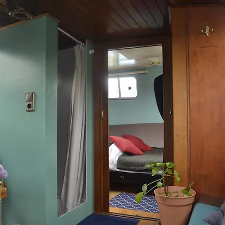 Bed & Breakfast Floating