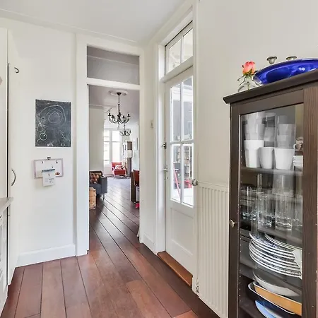 Apartment Tolstraat Family House